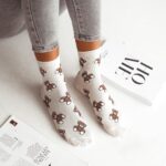 Skarpetki damskie w print misie ecru