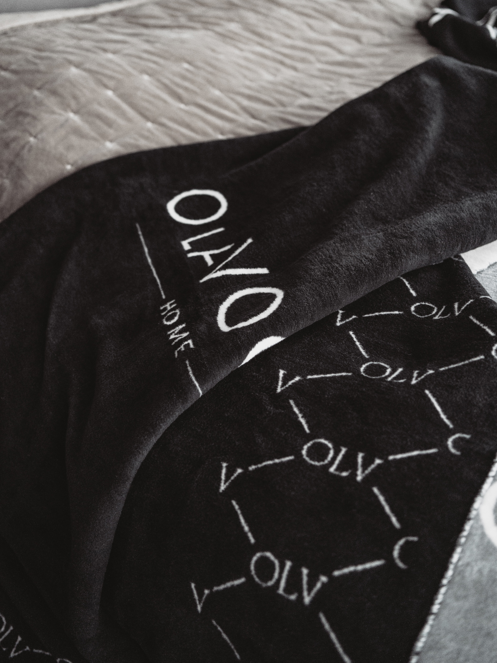 Koc dwustronny Manhattan Ola Voga czarny 150x200cm