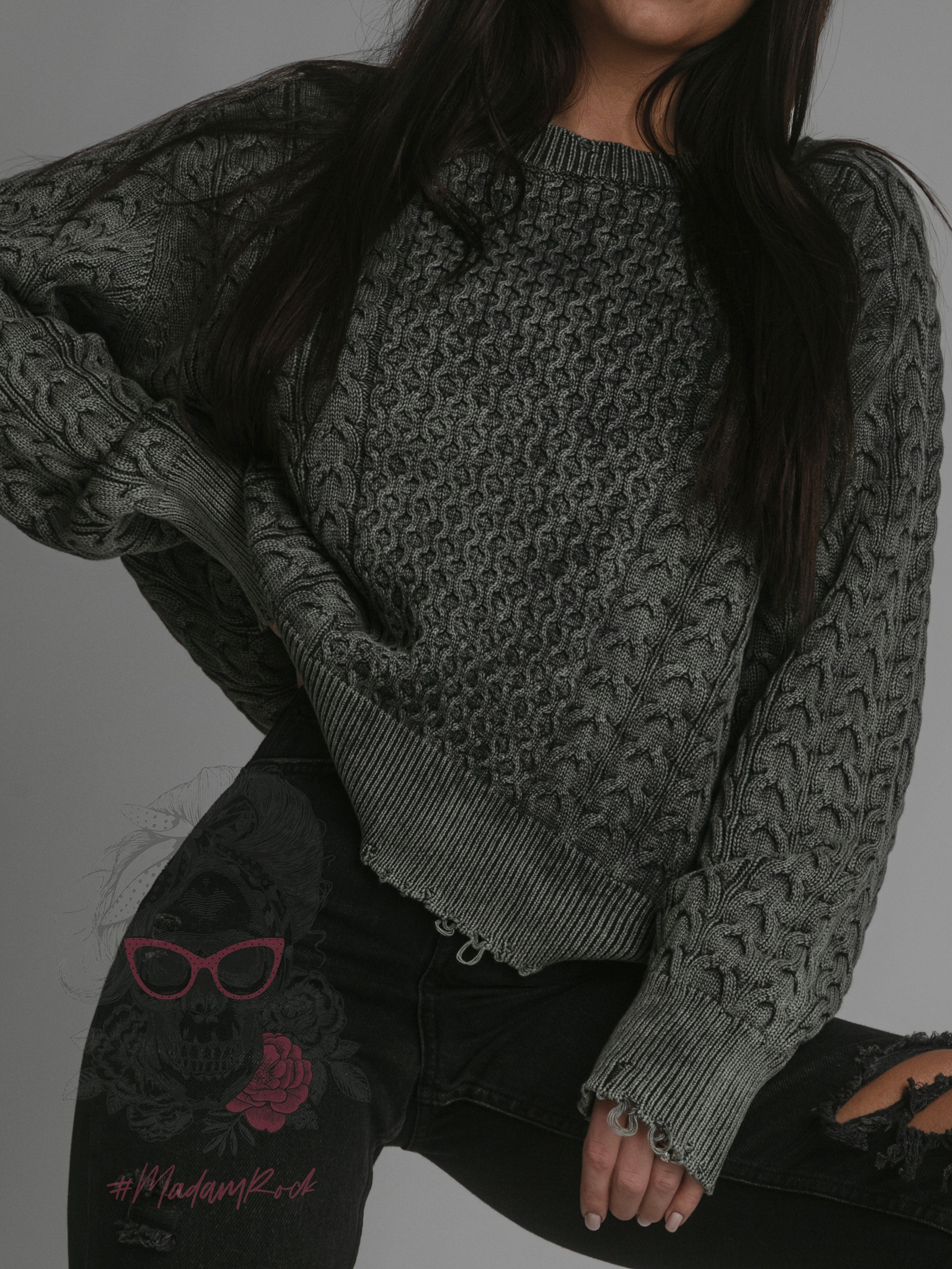 Sweter pleciony z szarpaniami Utto stalowy Sweter pleciony z szarpaniami Utto stalowy