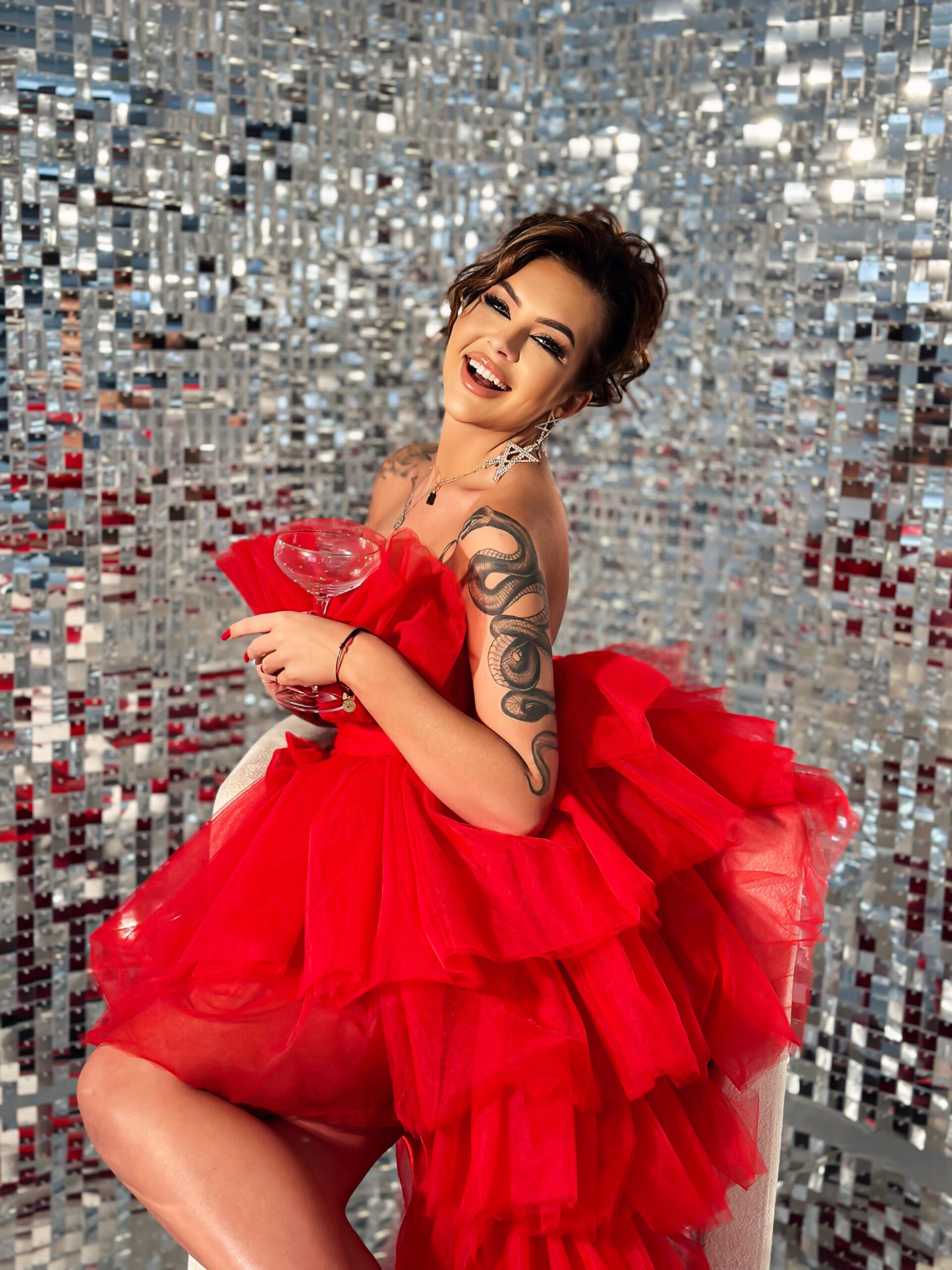 Sukienka tiulowa z odpinanym trenem NB Hollywood star czerwona