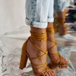 Sandały na słupku Madam Floyds żółte