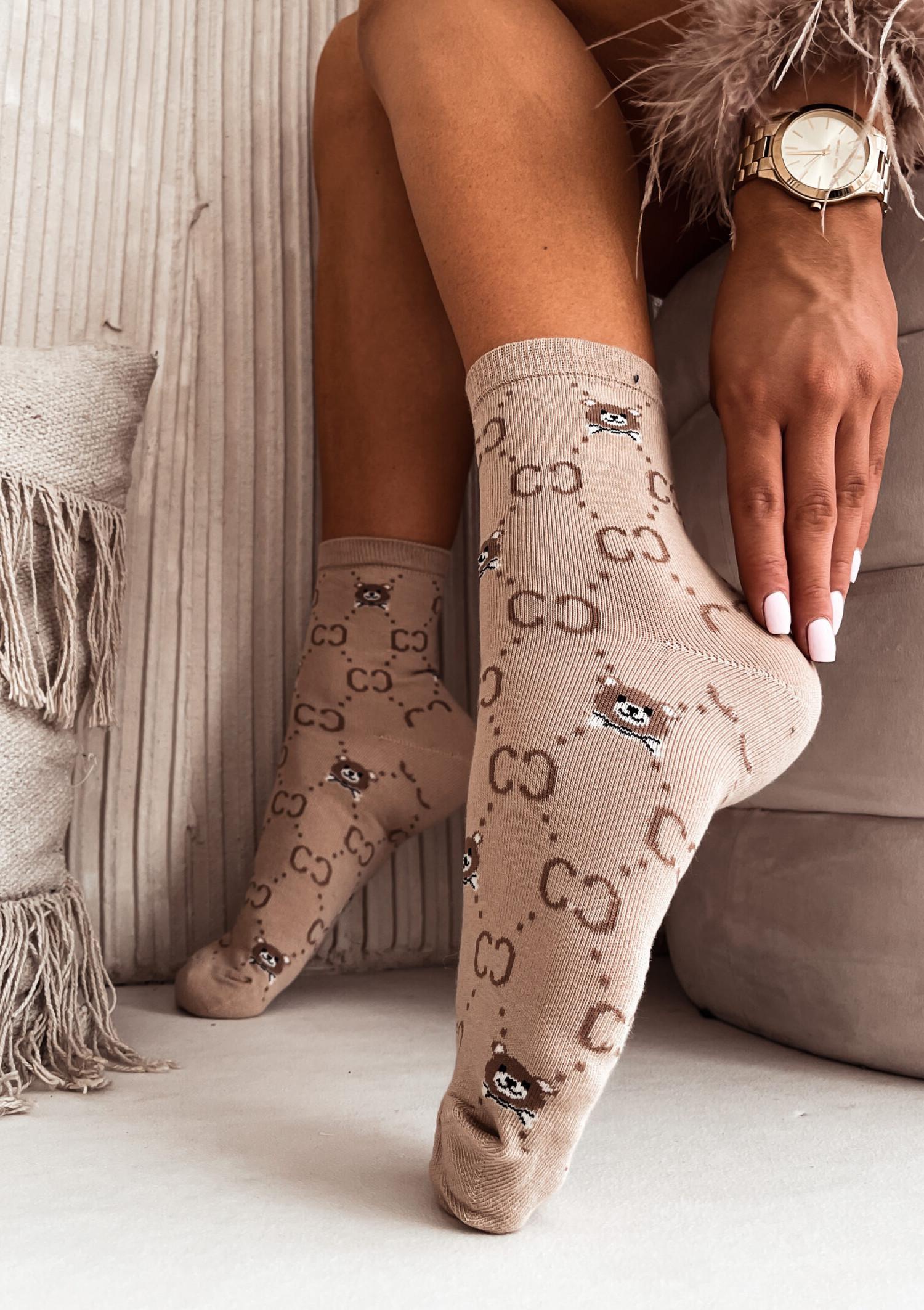 Skarpetki damskie z ozdobnym printem CC i misiem beżowe
