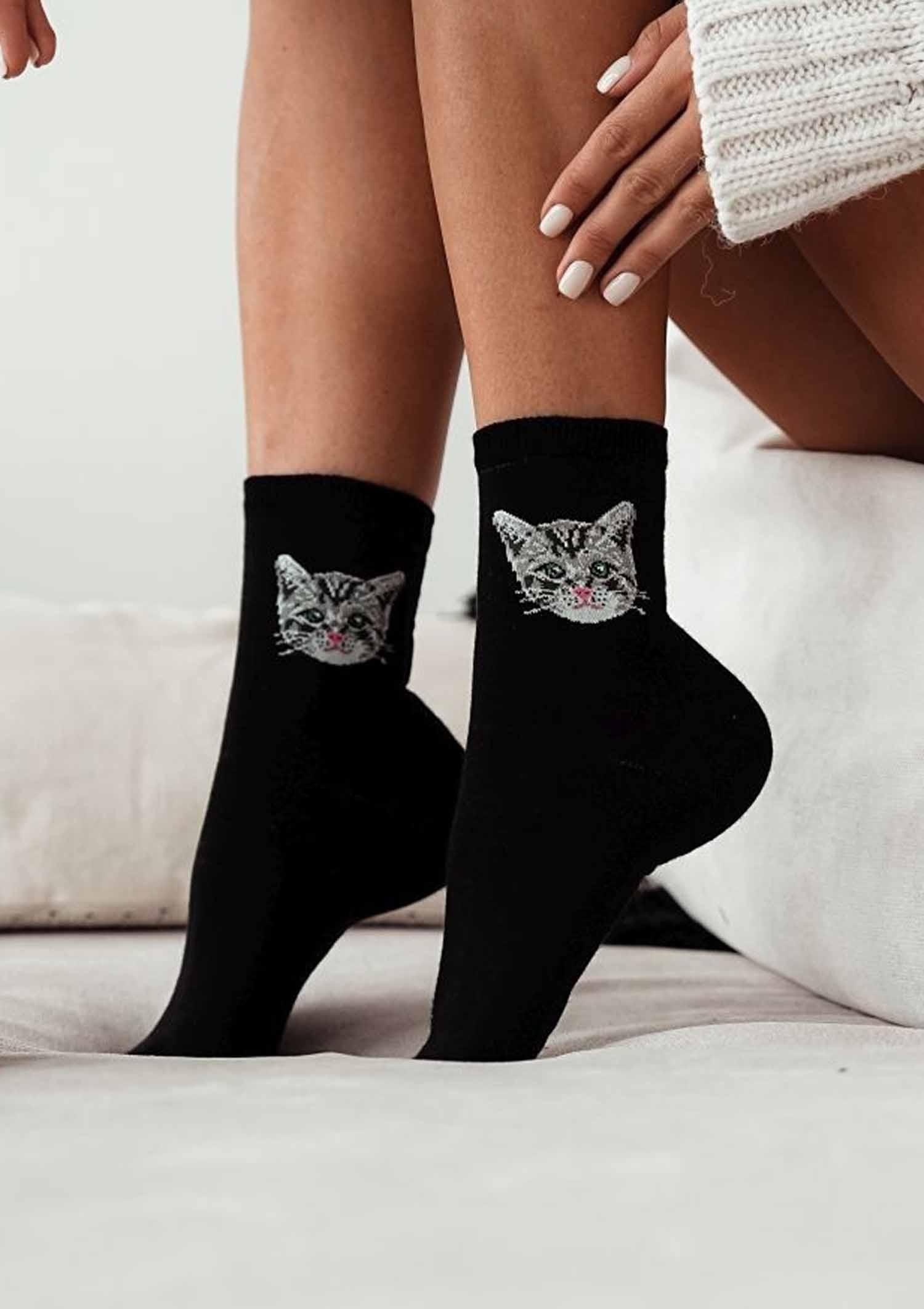 Skarpetki gładkie damskie z kotem czarne