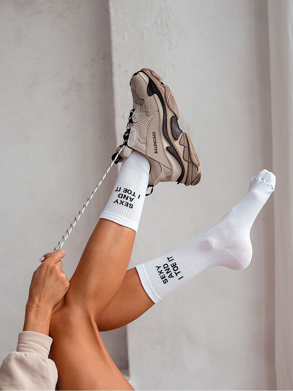 Skarpety damskie sportowe SEXY AND I TOE IT białe