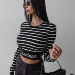 Bluzka basicowa prążkowana Dana Ola Voga czarno-ecru