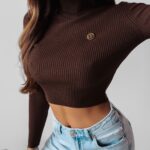 Sweter prążkowany z golfem Danna Ola Voga brązowy