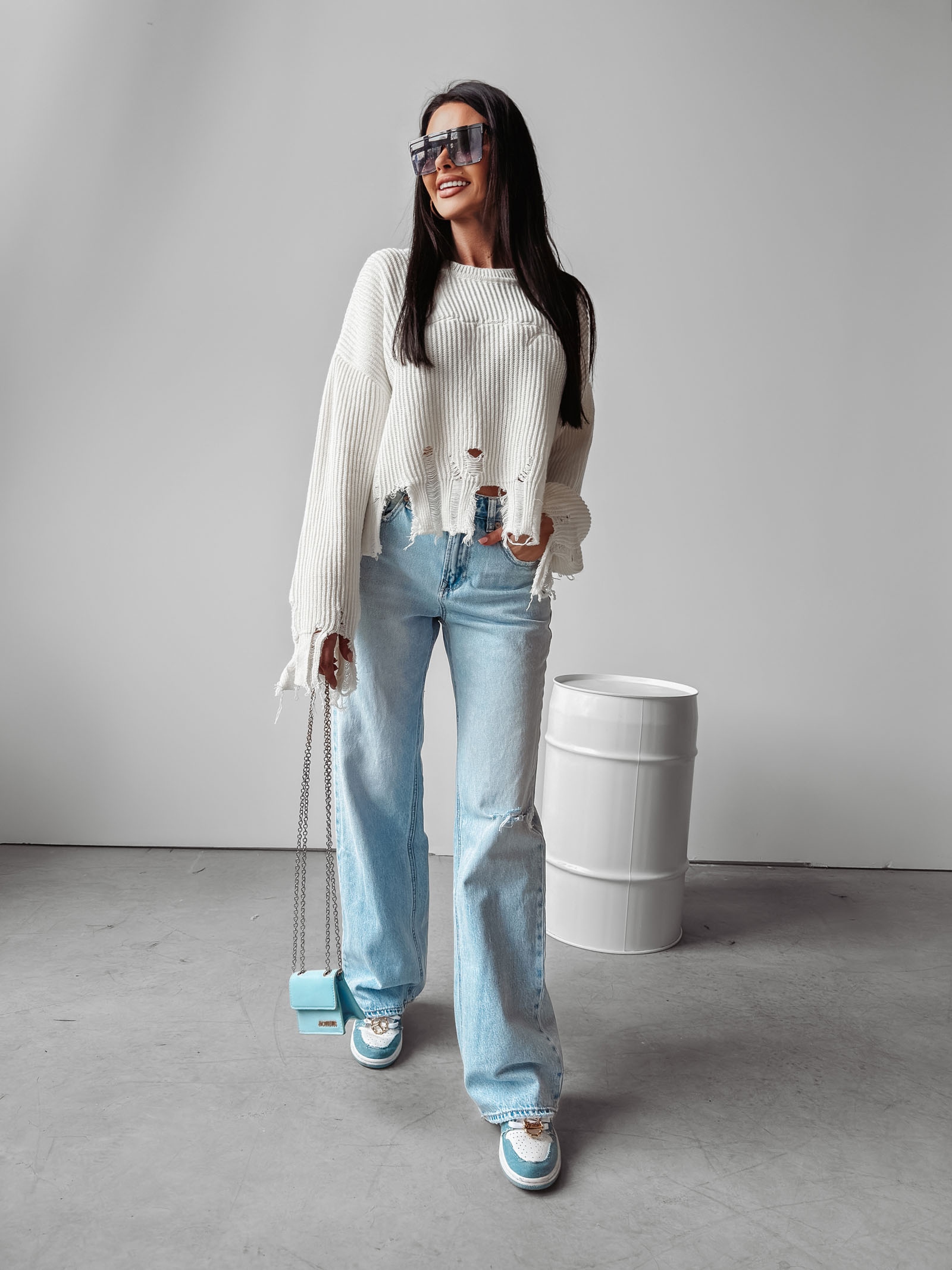 Sweter damski postrzępiony Miley Ola Voga biały Sweter damski postrzępiony Miley Ola Voga biały