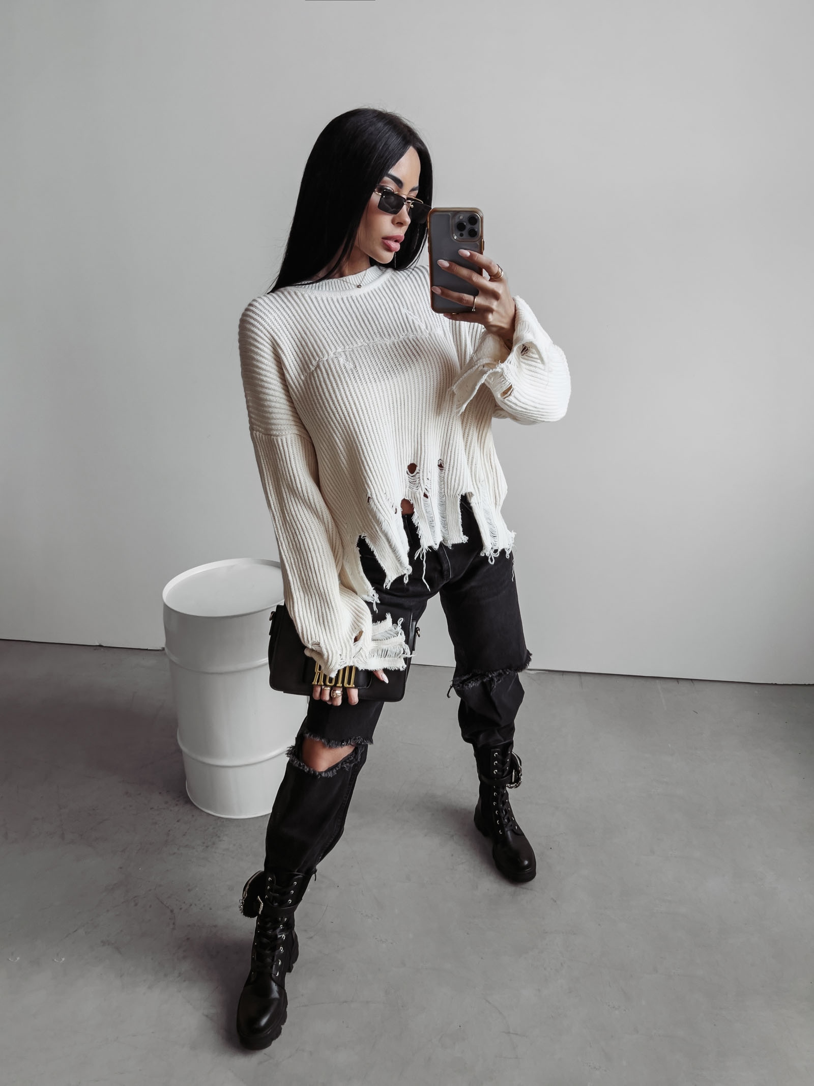 Sweter damski postrzępiony Miley Ola Voga biały Sweter damski postrzępiony Miley Ola Voga biały