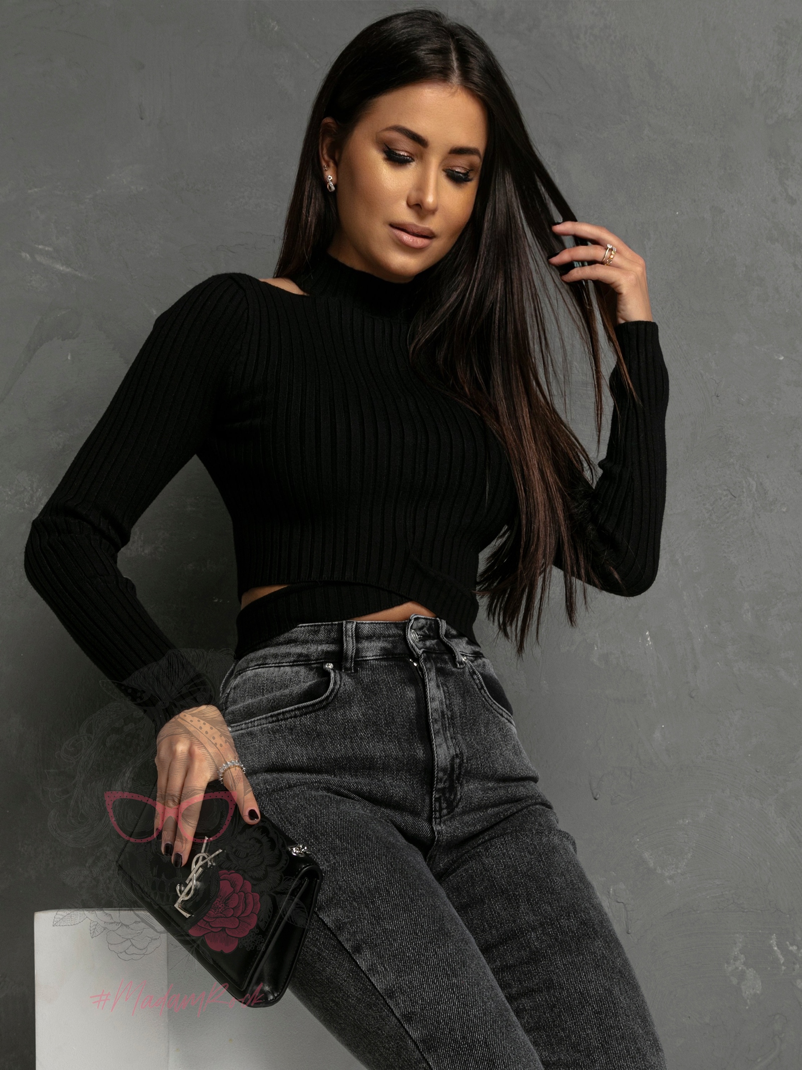 Bluzka prążkowana z wycięciami Asel czarna