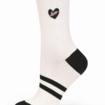 Skarpetki damskie z wyhaftowanym sercem ecru