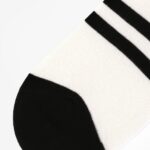 Skarpetki damskie z wyhaftowanym sercem ecru