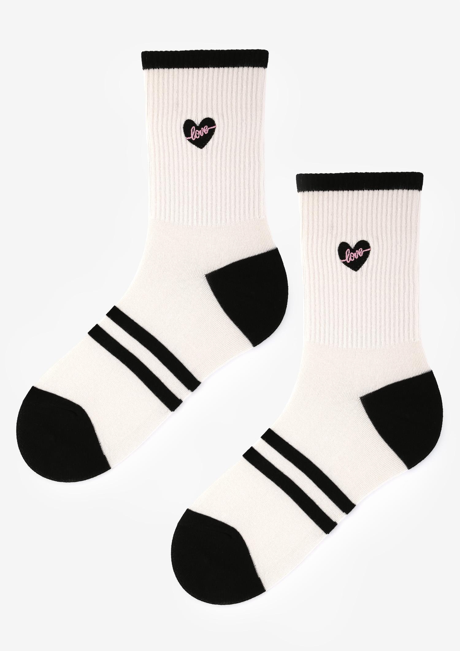 Skarpetki damskie z wyhaftowanym sercem ecru