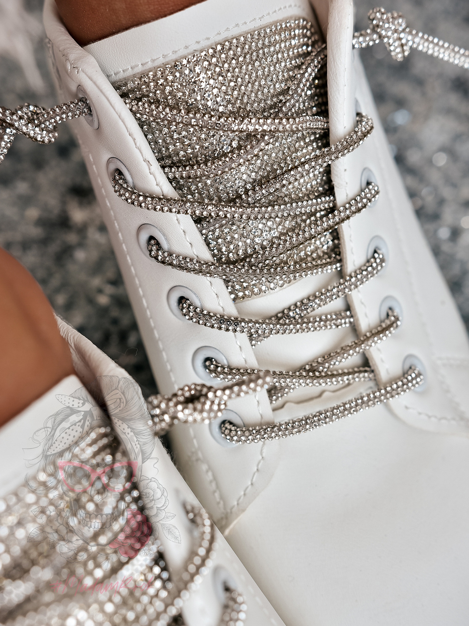 Trampki z cyrkoniami Madam Show Must Go On białe