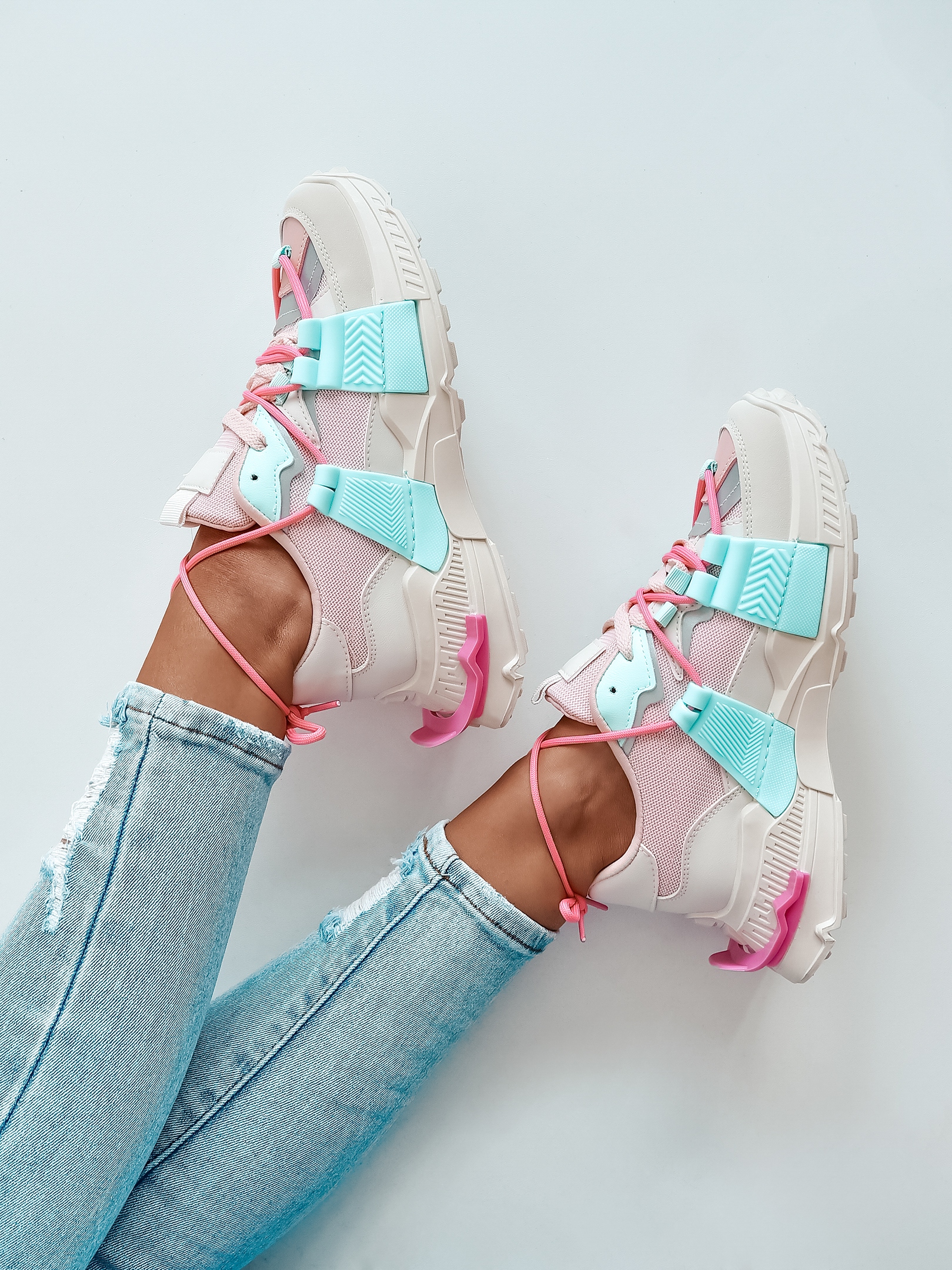 -WYPRZEDANE-Buty sportowe Madam FeelGood multi miętowe