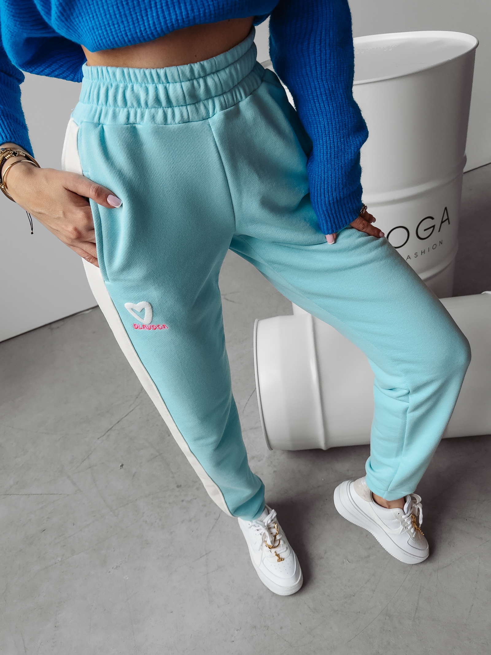 Spodnie dresowe joggery Betix Ola Voga błękitne Spodnie dresowe joggery Betix Ola Voga błękitne