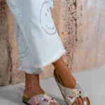 Klapki profilowane Madam Taho beżowe