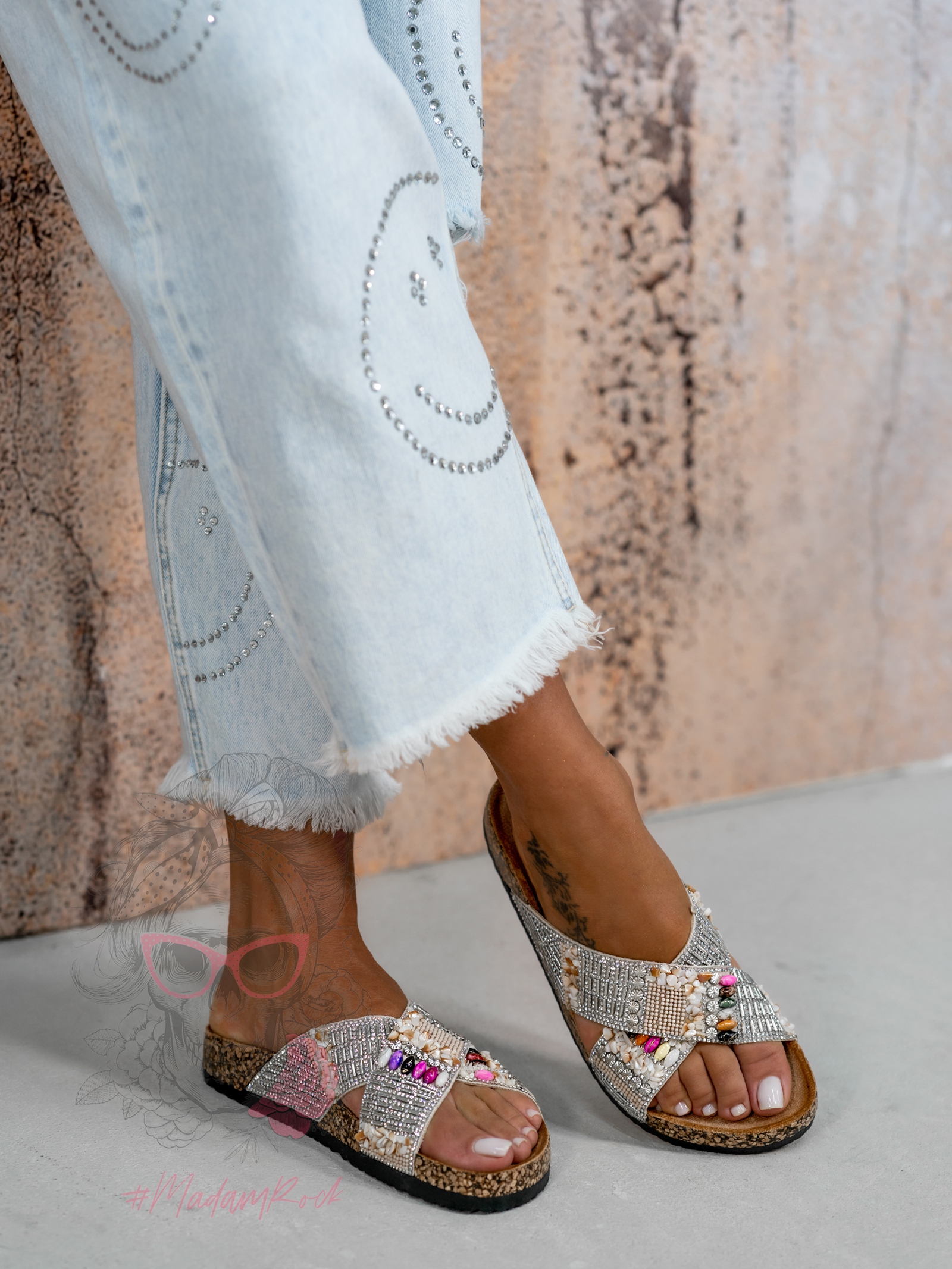 Klapki profilowane Madam Taho beżowe