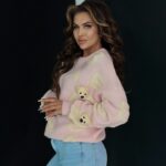 Sweter 3D z misiami Ted’s pudrowy