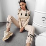 Bluzka dopasowana Vince Ola Voga beżowa