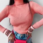 Golf prążkowany Neve Ola Voga pudrowy