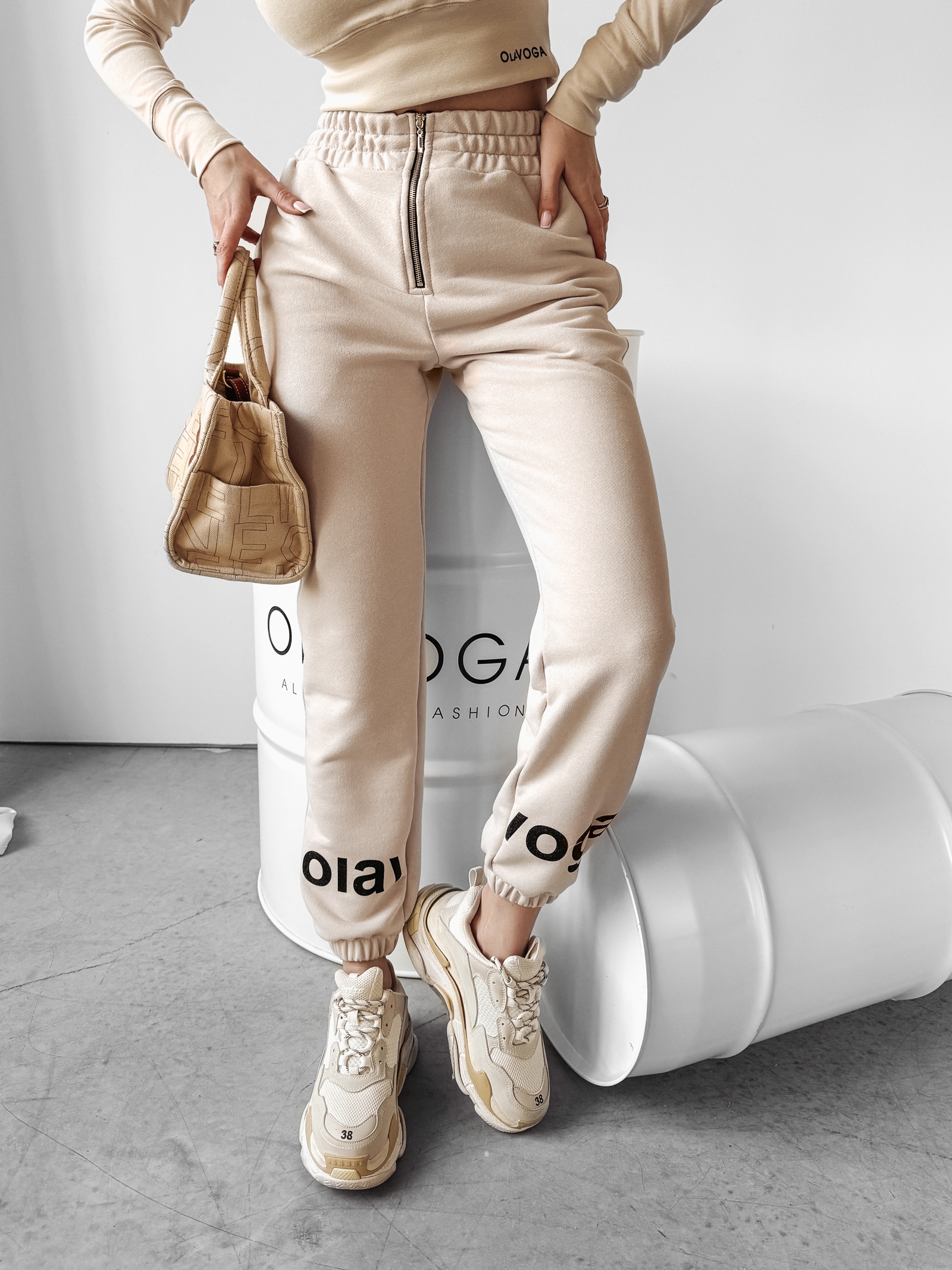 Spodnie dresowe Eyda Ola Voga beżowe