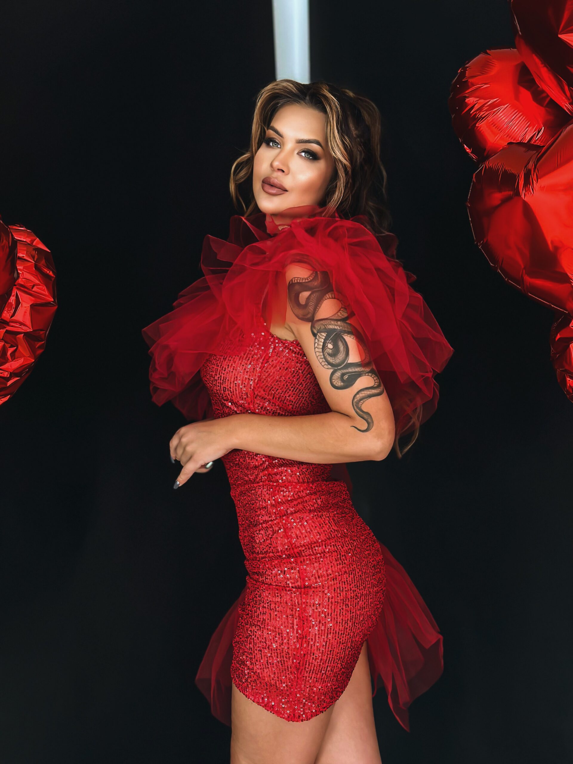 Sukienka cekinowa z tiulem NB Megos czerwona