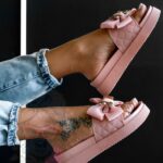 Klapki z misiem Rock Tods II pudrowy roż