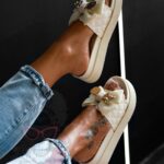 Klapki z misiem Rock Tods II kremowo-beżowe