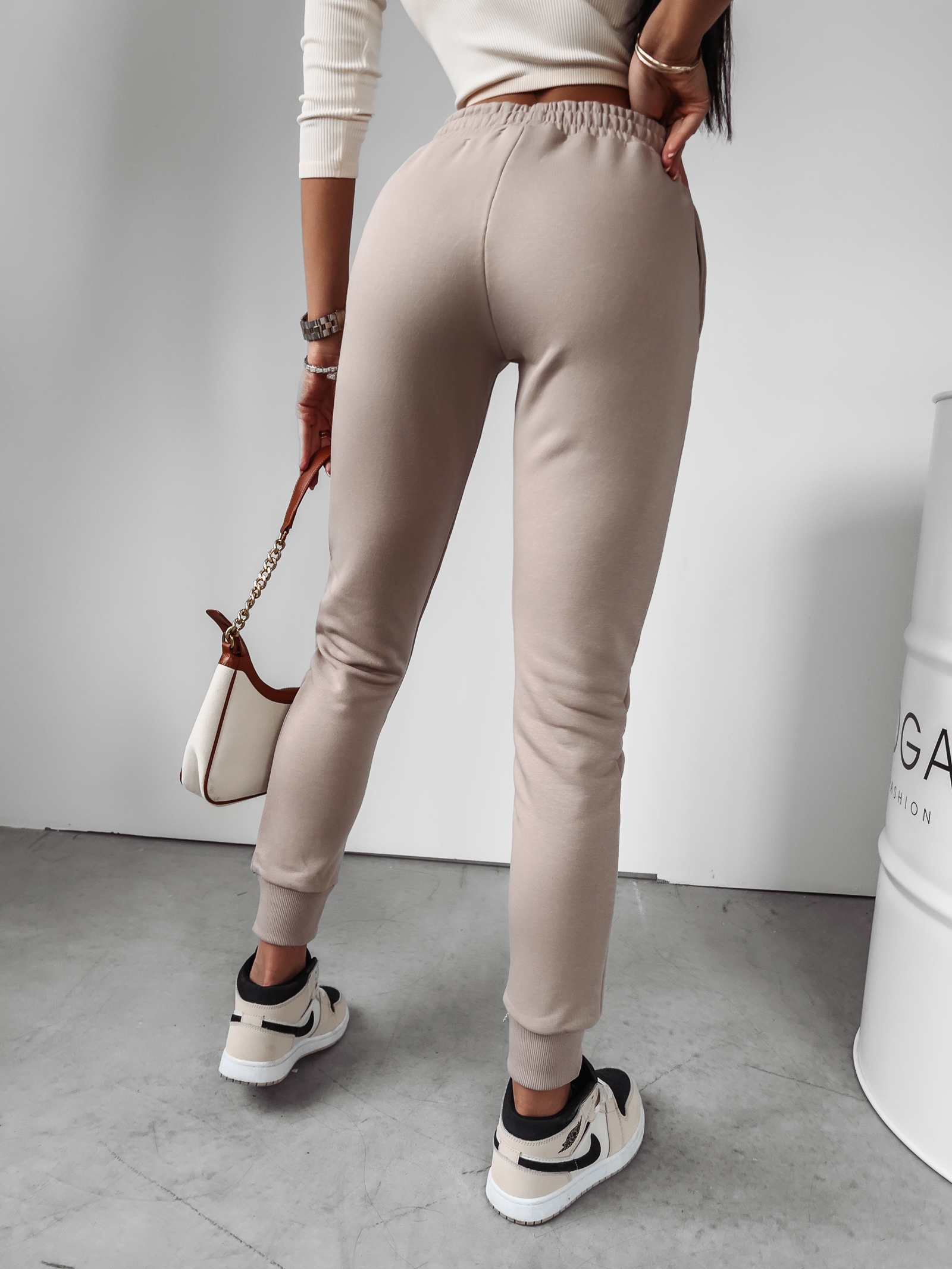 Spodnie jogger dresowe Herbie Ola Voga beżowe Spodnie jogger dresowe Herbie Ola Voga beżowe