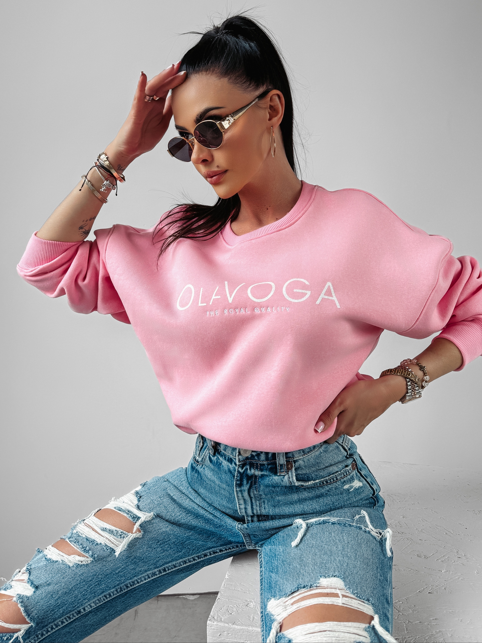 Bluza klasyczna z logo Creme Ola Voga pudrowa Bluza klasyczna z logo Creme Ola Voga pudrowa