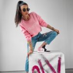 Bluza klasyczna z logo Creme Ola Voga pudrowa