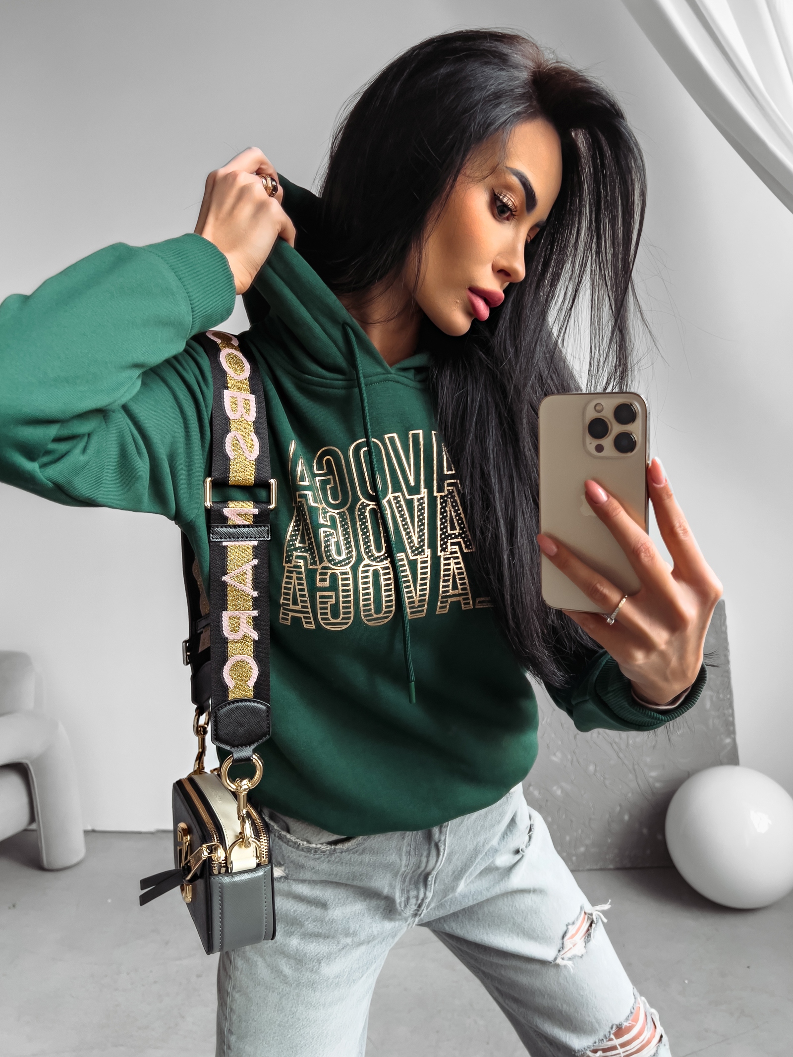 Bluza kangurka z nadrukiem Kiki Ola Voga zielona