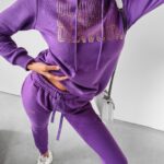 Bluza kangurka z nadrukiem Kiki Ola Voga fioletowa