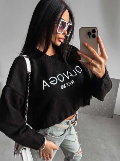 Sweter z poszarpaniem Karo Ola Voga czarny