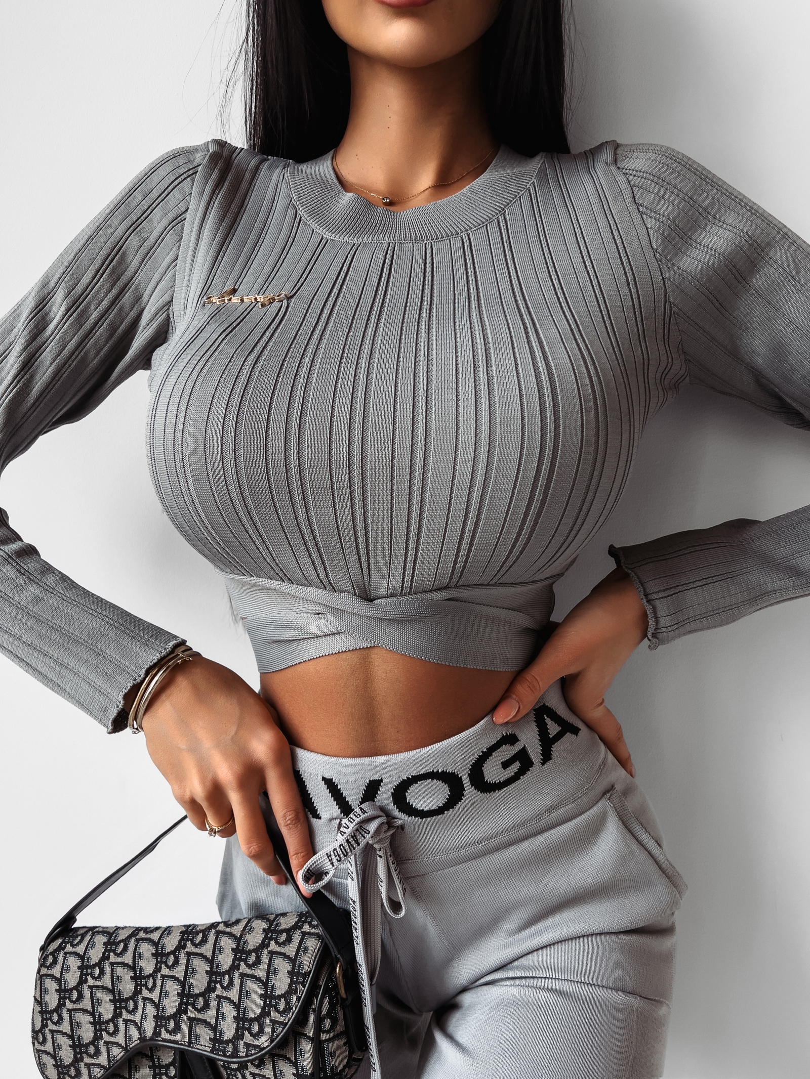 Top dopasowany Emeli Ola Voga szary