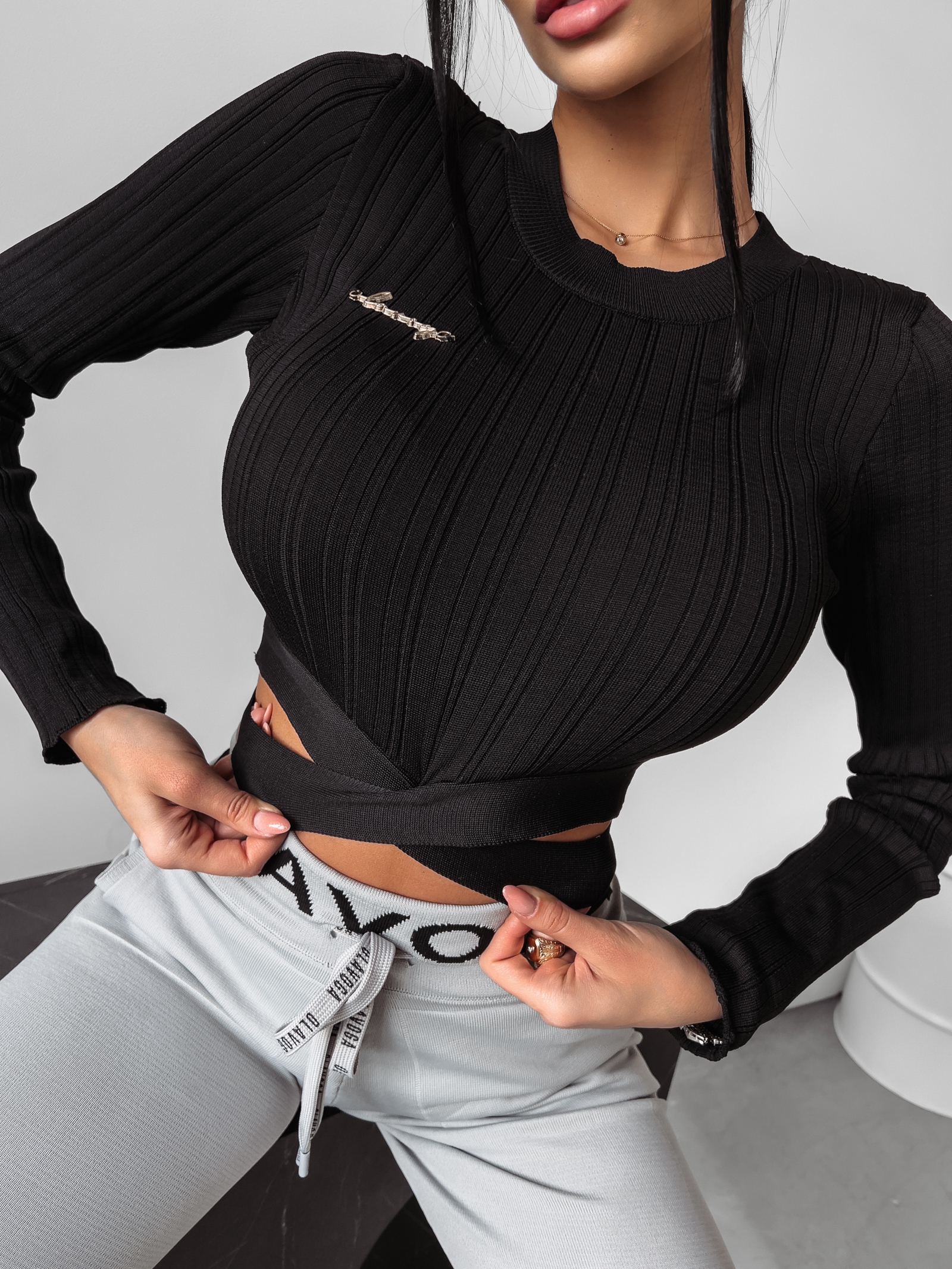 Top dopasowany Emeli Ola Voga czarny