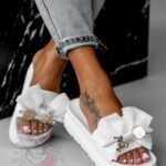 Klapki z misiem Rock Tods białe