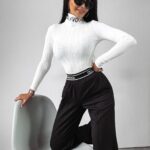 Sweter z golfem Laos Ola Voga ecru