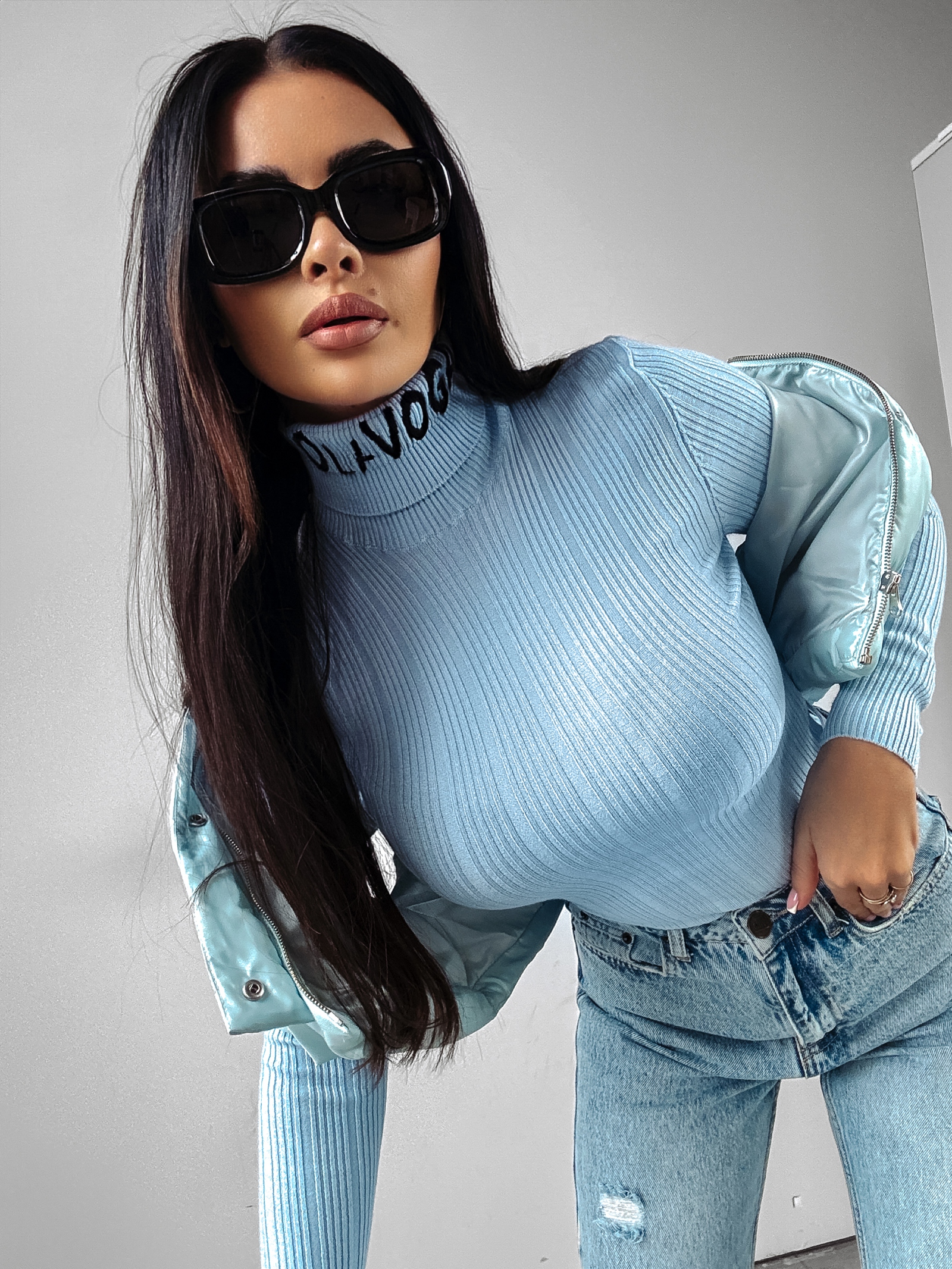 Sweter z golfem Laos Ola Voga niebieski