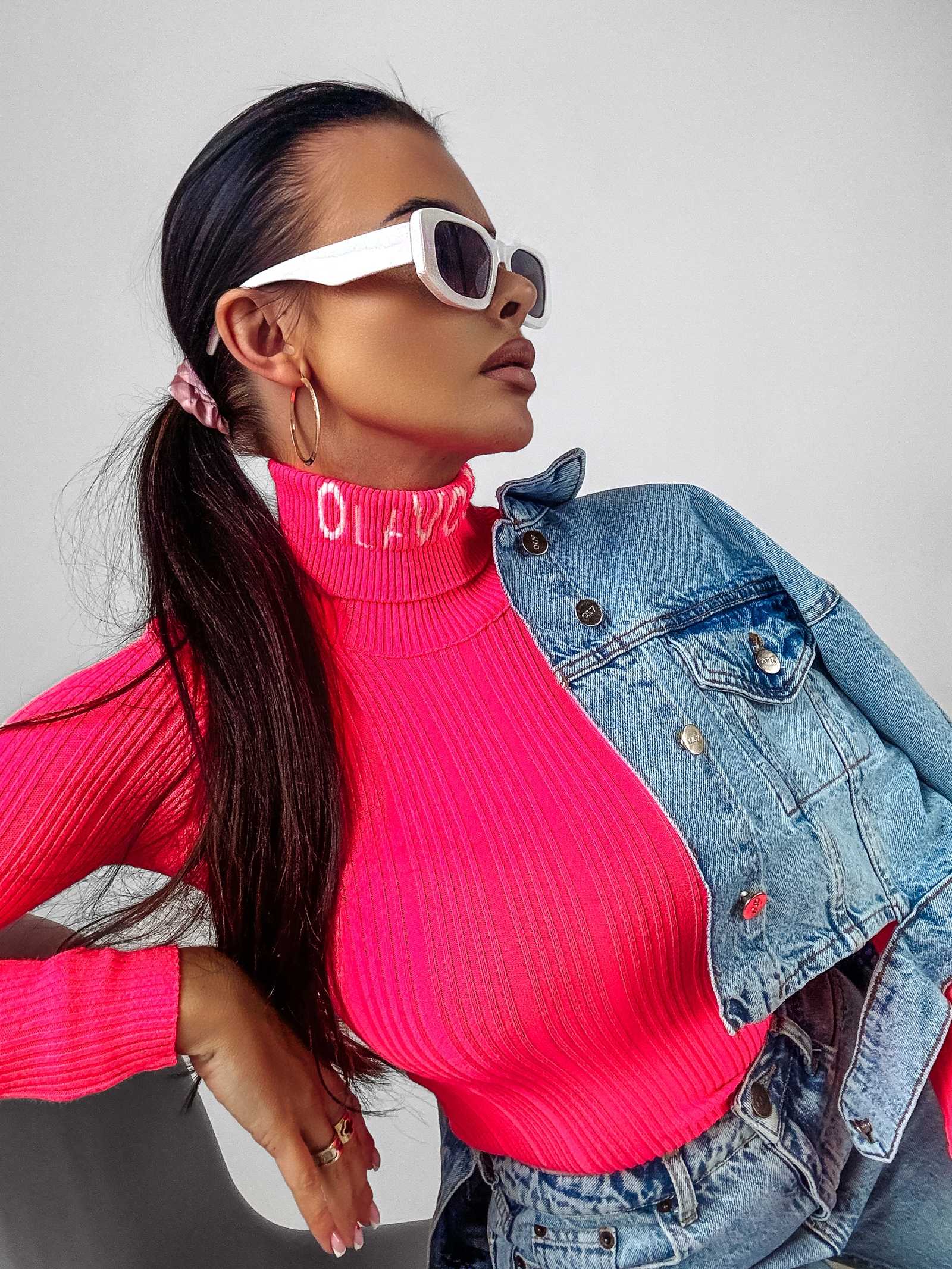 Sweter z golfem Laos Ola Voga neonowy róż Sweter z golfem Laos Ola Voga neonowy róż