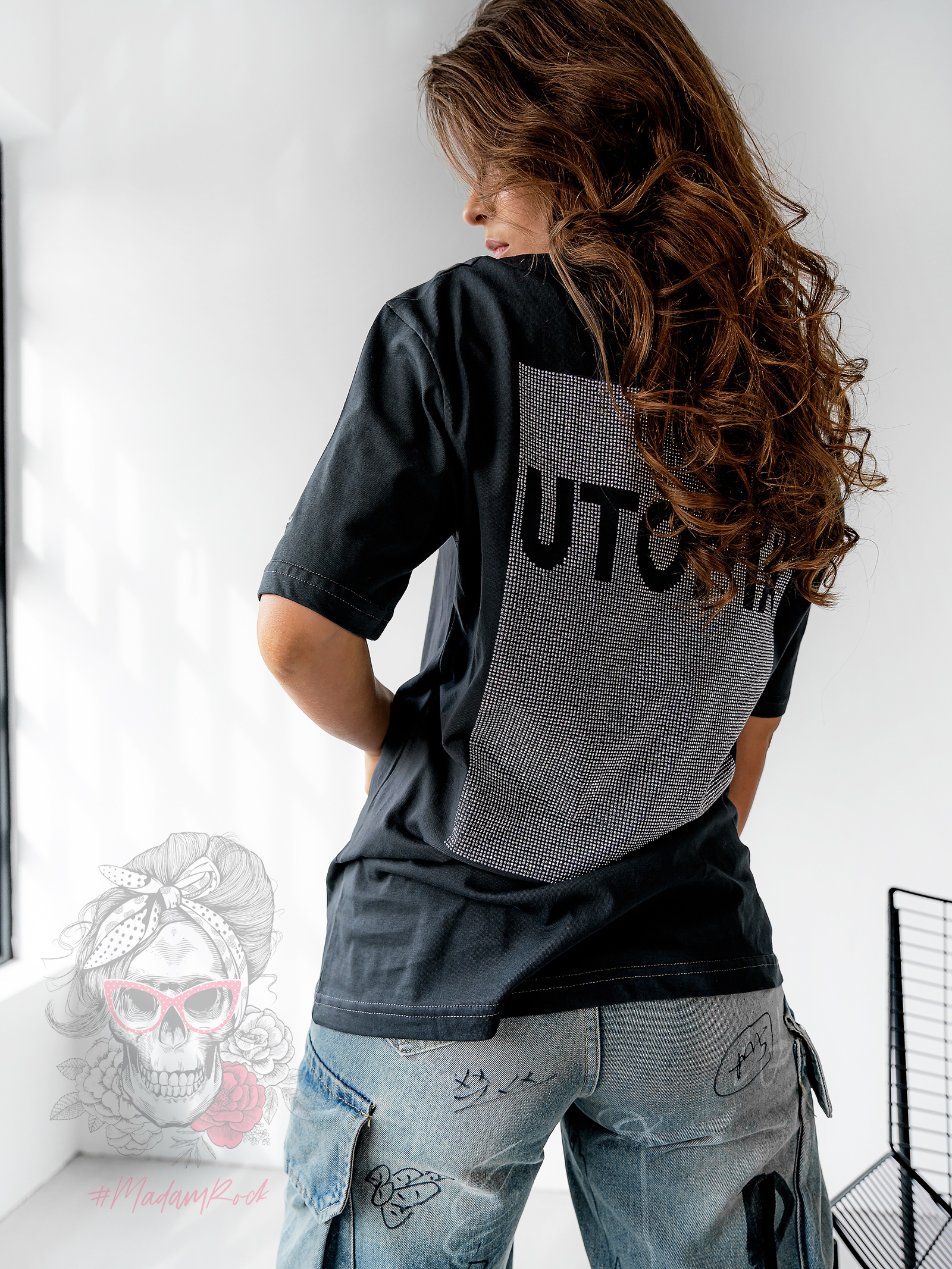 T-shirt z cyrkoniami UTOPIA grafitowy T-shirt z cyrkoniami UTOPIA grafitowy