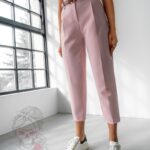 Spodnie eleganckie 7/8 z paskiem Tuwe pudrowe