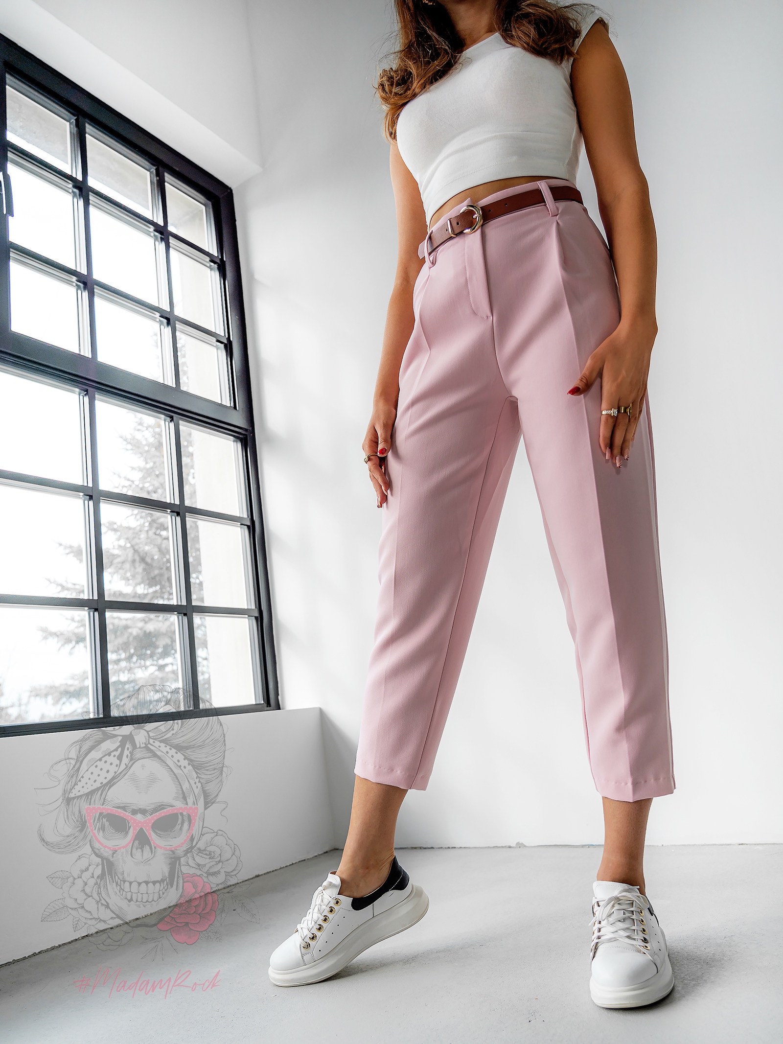 Spodnie eleganckie 7/8 z paskiem Tuwe pudrowe Spodnie eleganckie 7/8 z paskiem Tuwe pudrowe