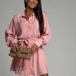 Sukienka koszulowa gładka Elva pudrowa