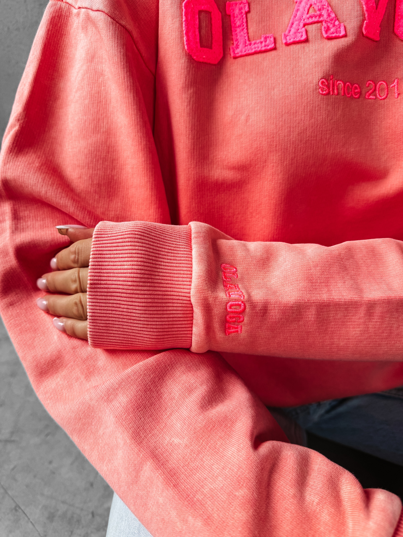 Bluza oversize z kapturem Peony Ola Voga brzoskwiniowa Bluza oversize z kapturem Peony Ola Voga brzoskwiniowa