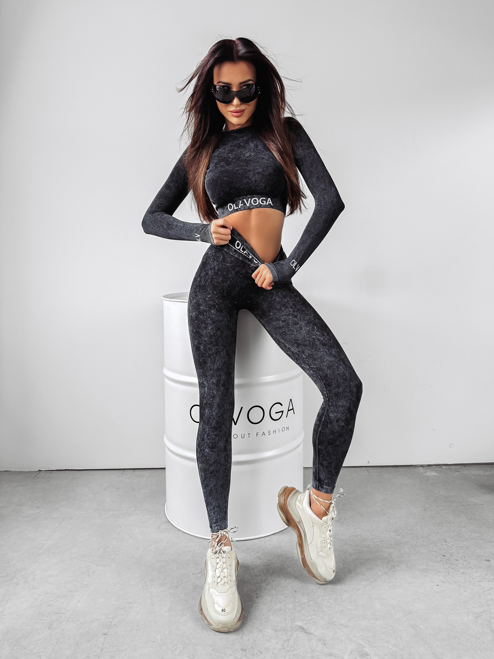 Komplet dopasowany sportowy Meg Ola Voga czarny dekatyzowany