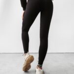 -wyprzedane-Legginsy z przeszyciami modelujące Lorence Ola Voga czarne