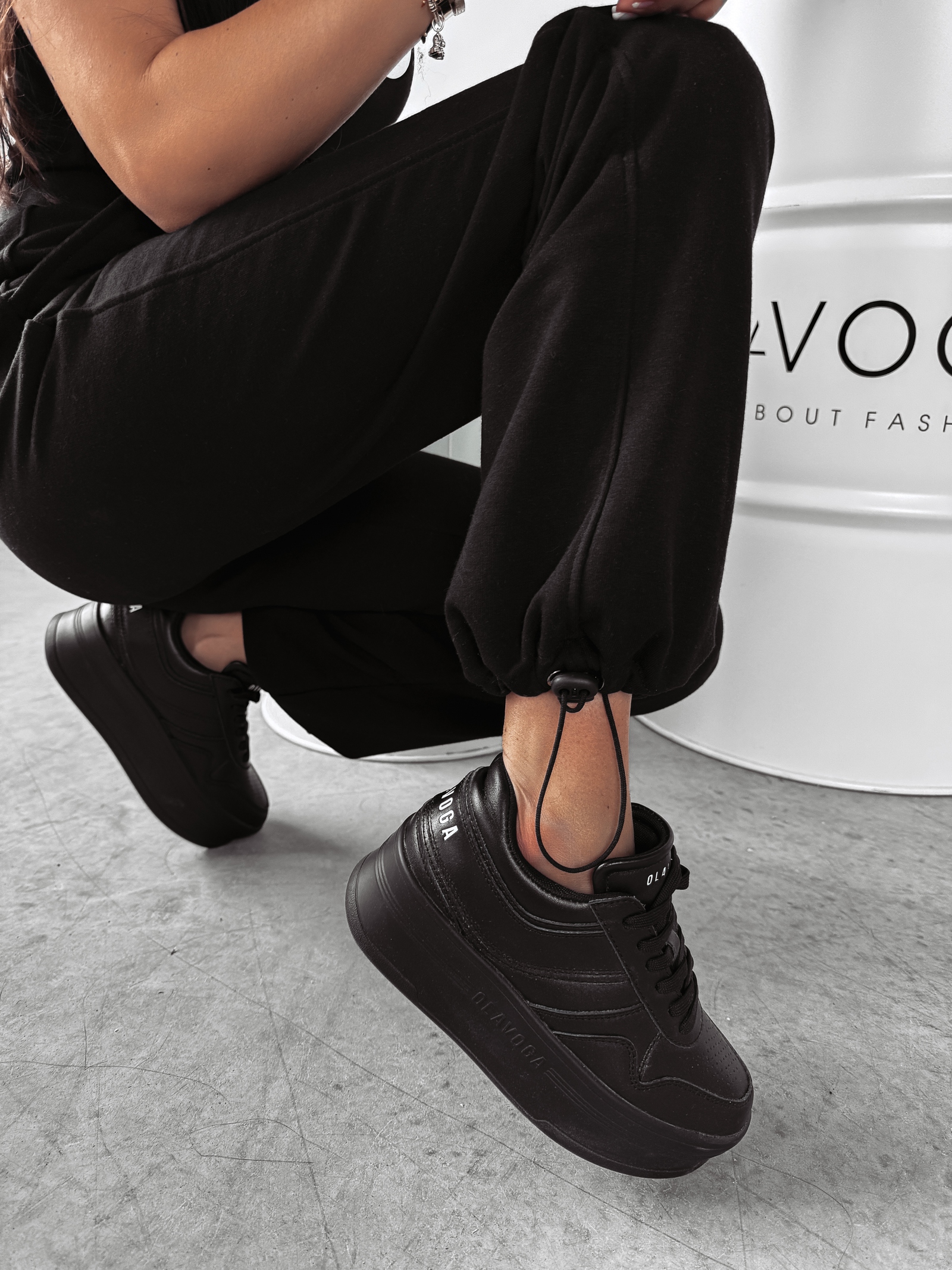 Buty sneakersy damskie VENTA OLAVOGA czarne Buty sneakersy damskie VENTA OLAVOGA czarne