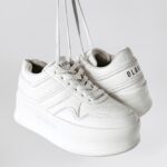 Buty sneakersy damskie VENTA OLAVOGA białe