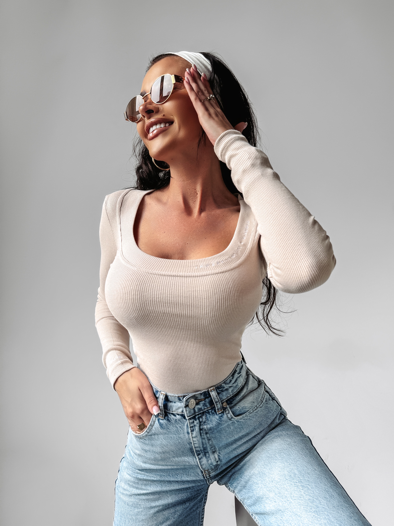 Bluzka prążkowana RANDOM OLAVOGA beżowa